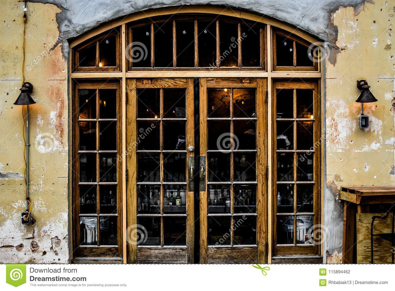 ky com：“跌”里有名堂 红木家具“逢低杀入”要小心(图2)