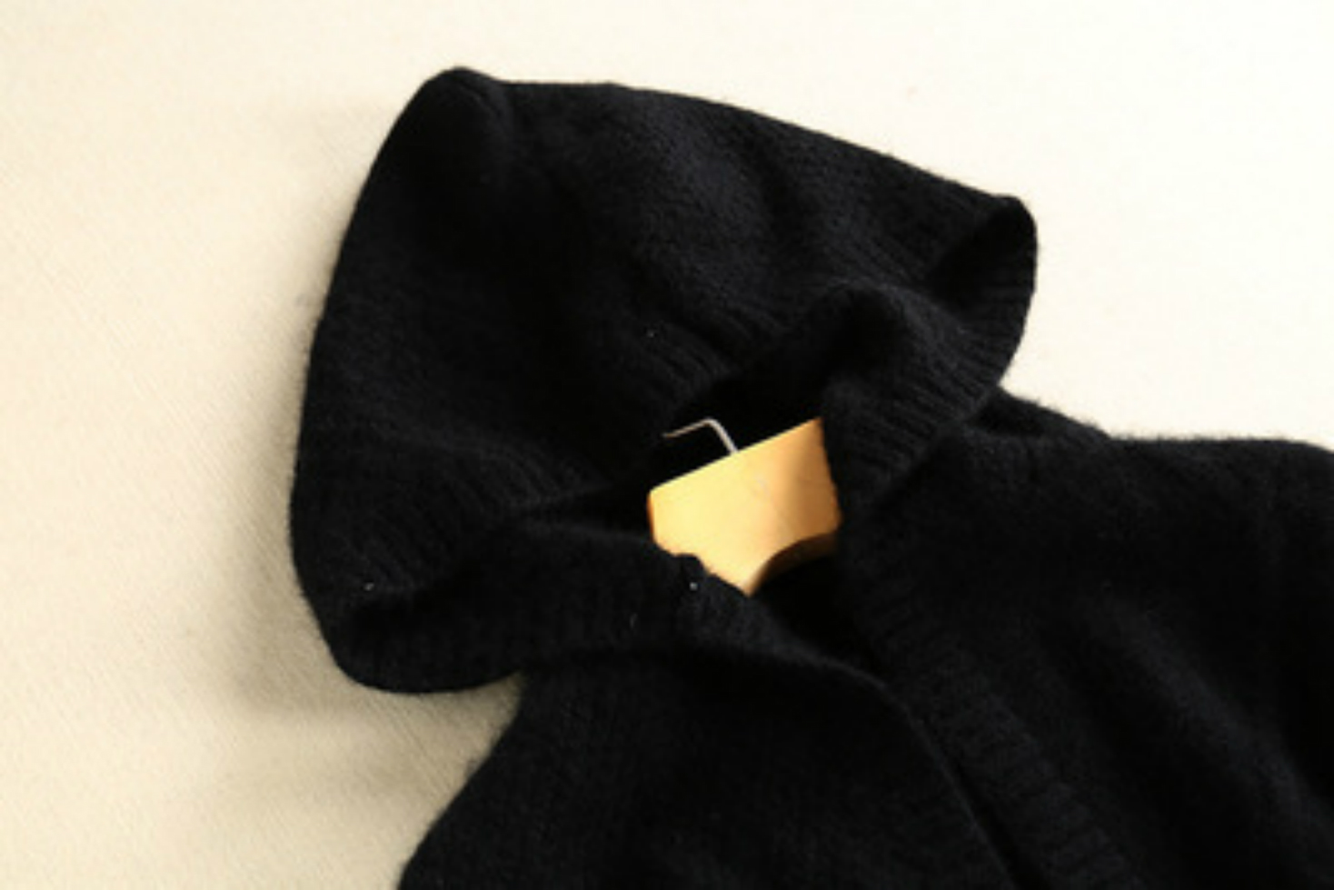 PortostudioLIKEarchitects设计的葡萄牙宫殿发光的红色拱门‘kycom’(图1)