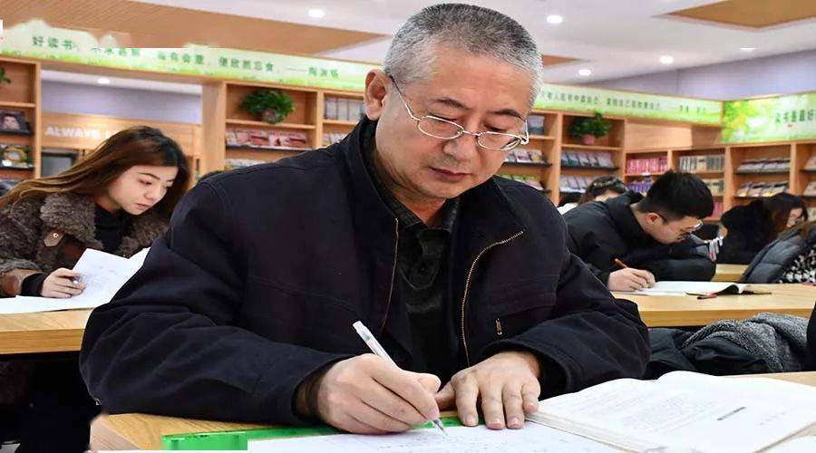 
峪宏中学举行课堂教学设计大赛‘kycom’(图7)