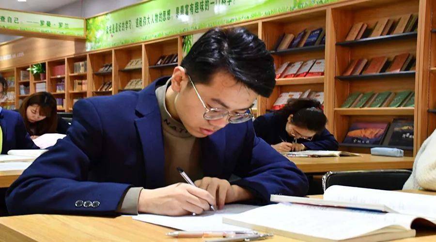 
峪宏中学举行课堂教学设计大赛‘kycom’(图11)