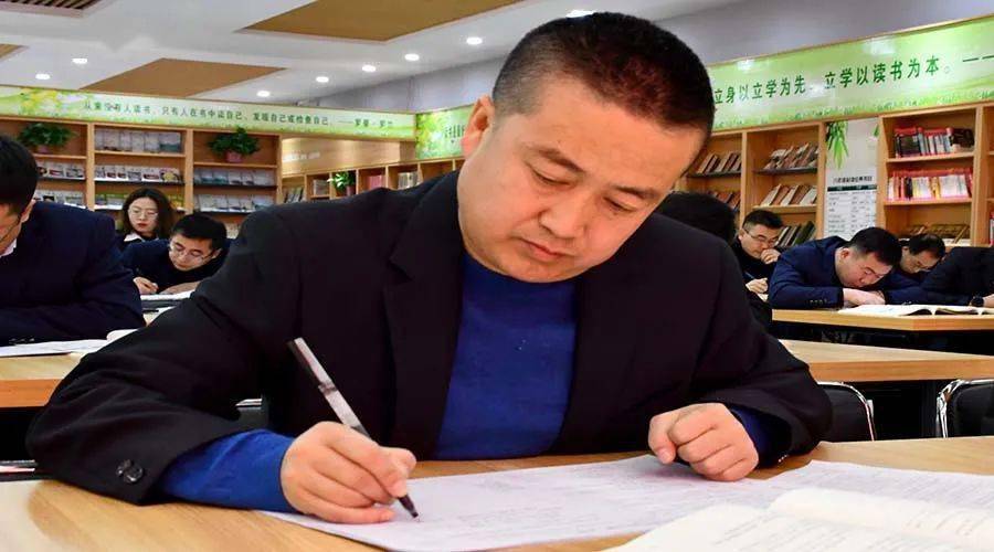 
峪宏中学举行课堂教学设计大赛‘kycom’(图12)